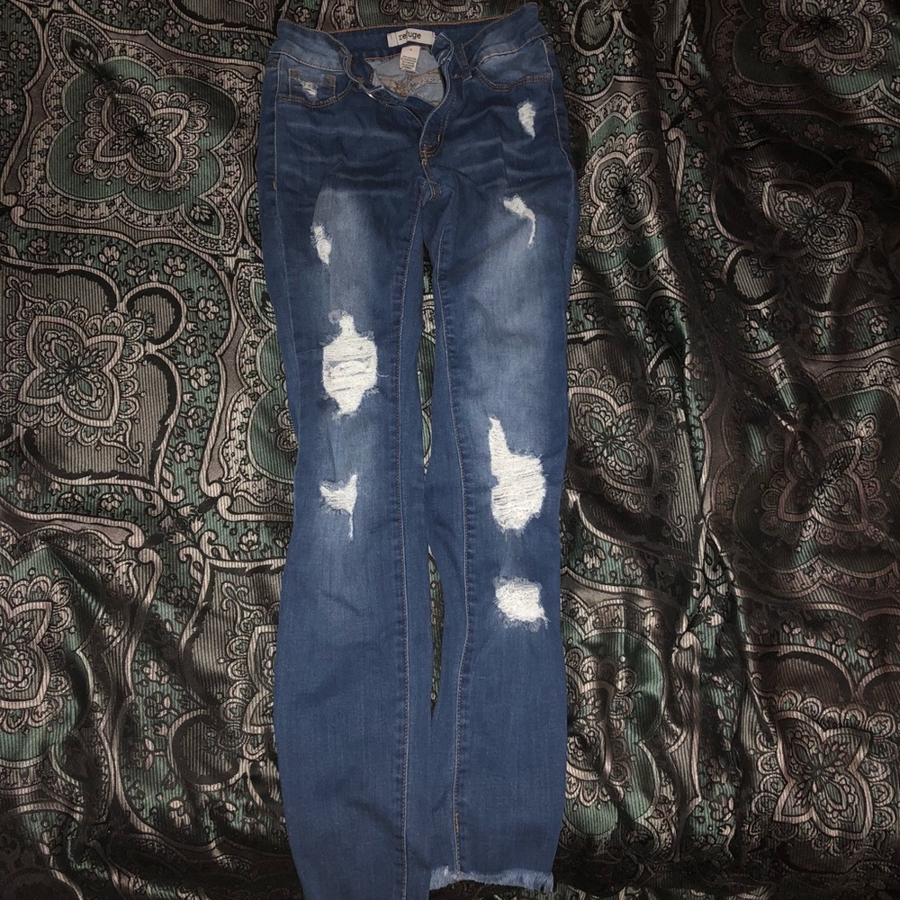 Ripped skinny jeans